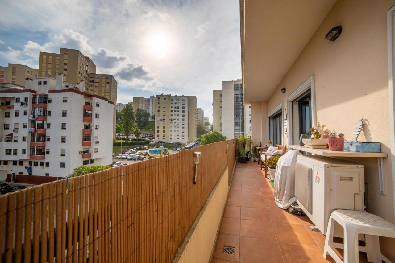 Lovely Apartment Near Airport And Nations Park, With Garage Loures Esterno foto