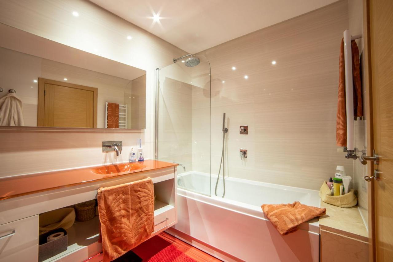 Lovely Apartment Near Airport And Nations Park, With Garage Loures Esterno foto