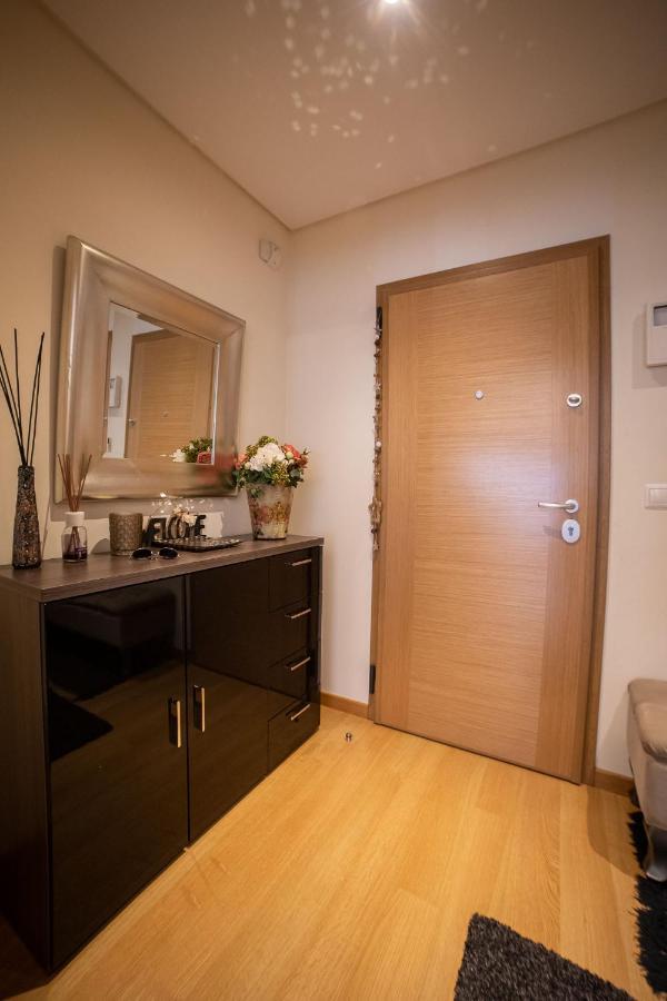 Lovely Apartment Near Airport And Nations Park, With Garage Loures Esterno foto