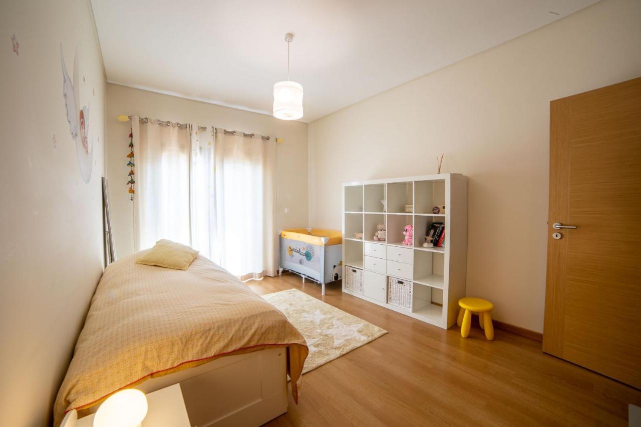 Lovely Apartment Near Airport And Nations Park, With Garage Loures Esterno foto